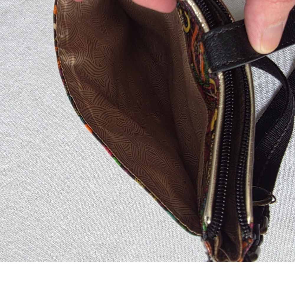 The Sakroots Artist Circle Crossbody Bag Vibrant Rainbow Desert Design Funky - Picture 8 of 9